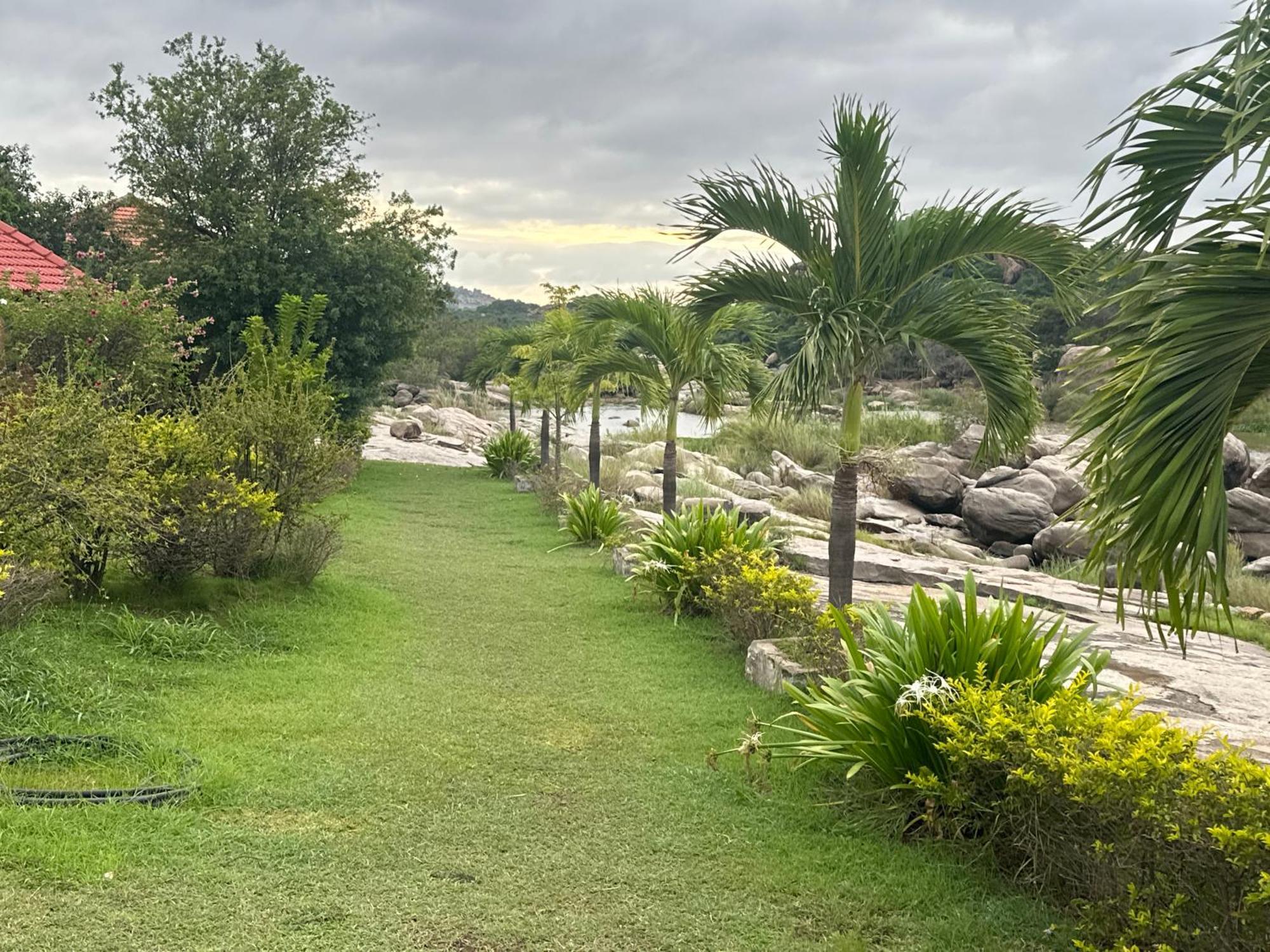 Leo Wooden Resorts Hampi Luaran gambar